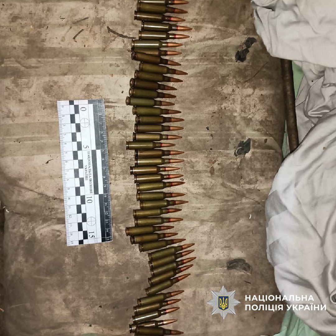 Погрожував пістолетом правоохоронцям серійний крадій у забитому боєприпасами таксі: Новини Харкова